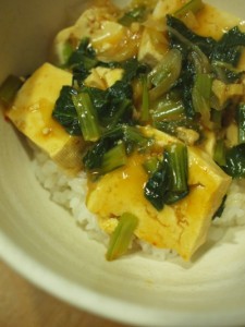 タニタメニュー“豆腐と青菜の辛味丼”